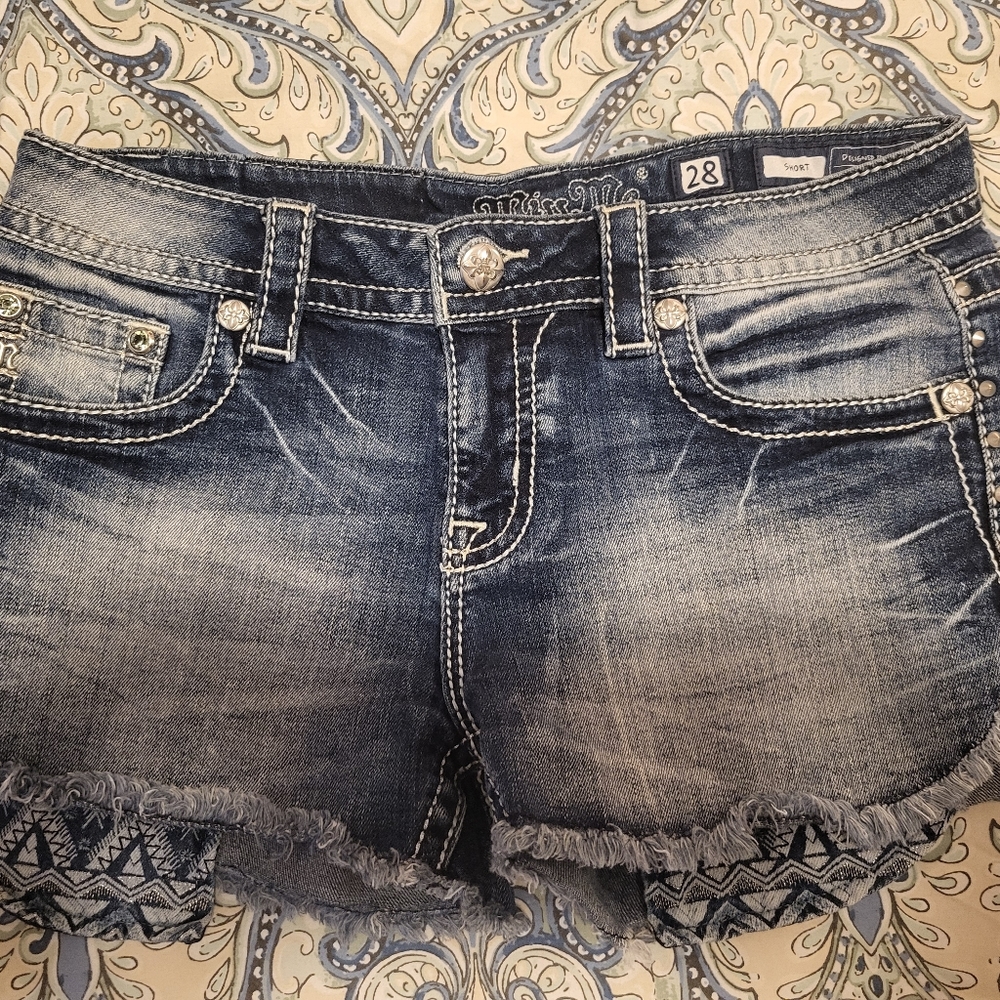 Miss Me shorts with peek a boo pockets